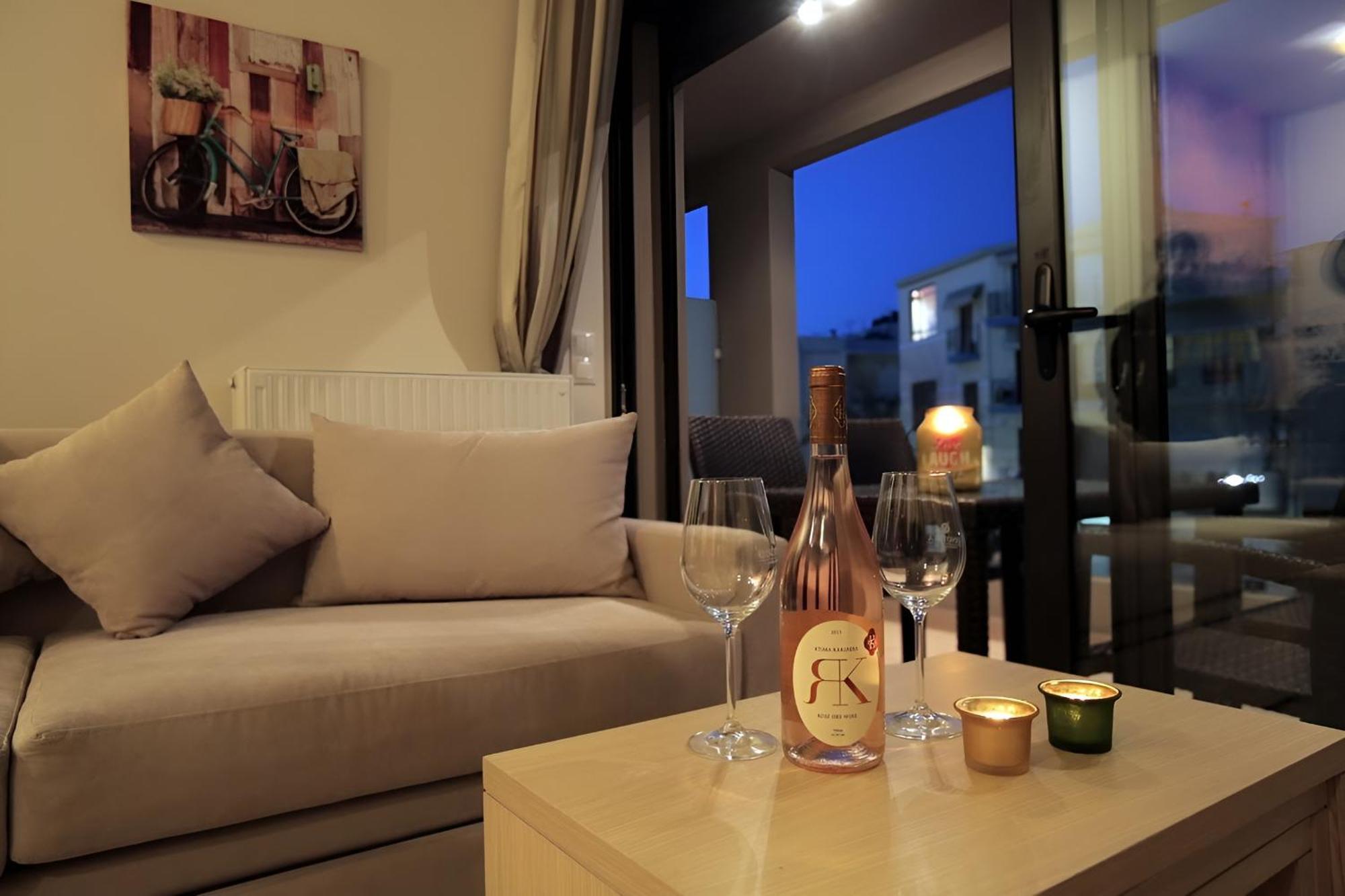 Onyx City Center Apartment With Parking Iraklion Buitenkant foto