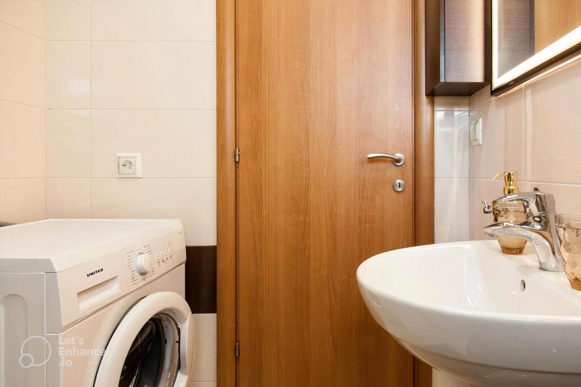 Onyx City Center Apartment With Parking Iraklion Buitenkant foto